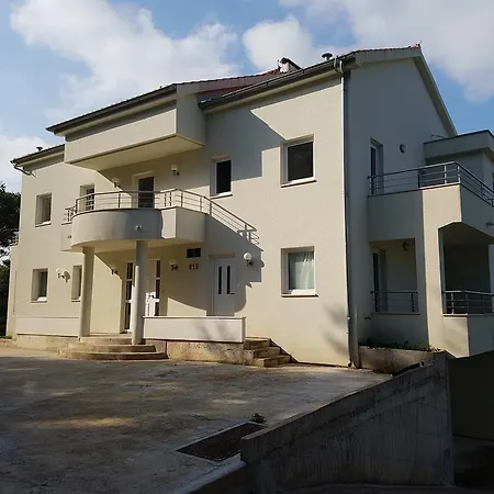 Maslinica Vrboska