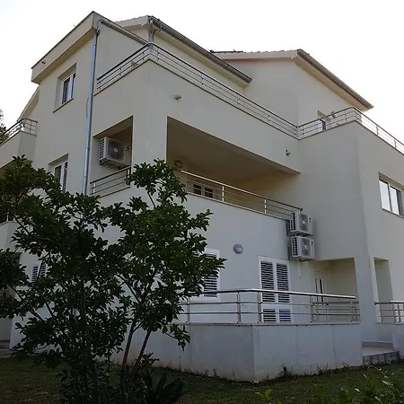 Maslinica Vrboska