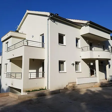 Apartment Maslinica *