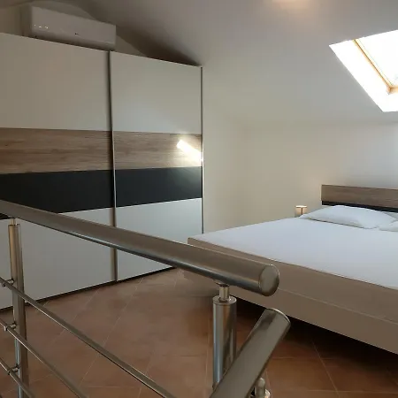 Apartment Maslinica